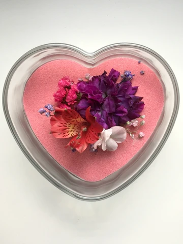 Create a beautiful centerpiece with dried flowers and colored sand.  This dried flowers centerpiece is an affordable way to add color and beauty to your home, party, or wedding decor!
